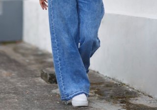 Spodnie bootcut, czyli hit lat 2000, który znów jest na topie